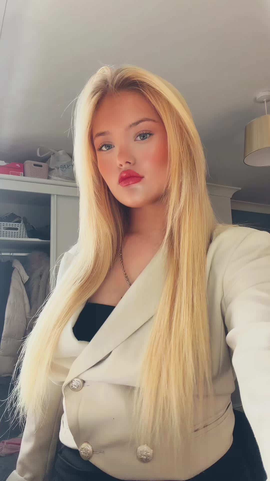 @H&euml;tty🦋