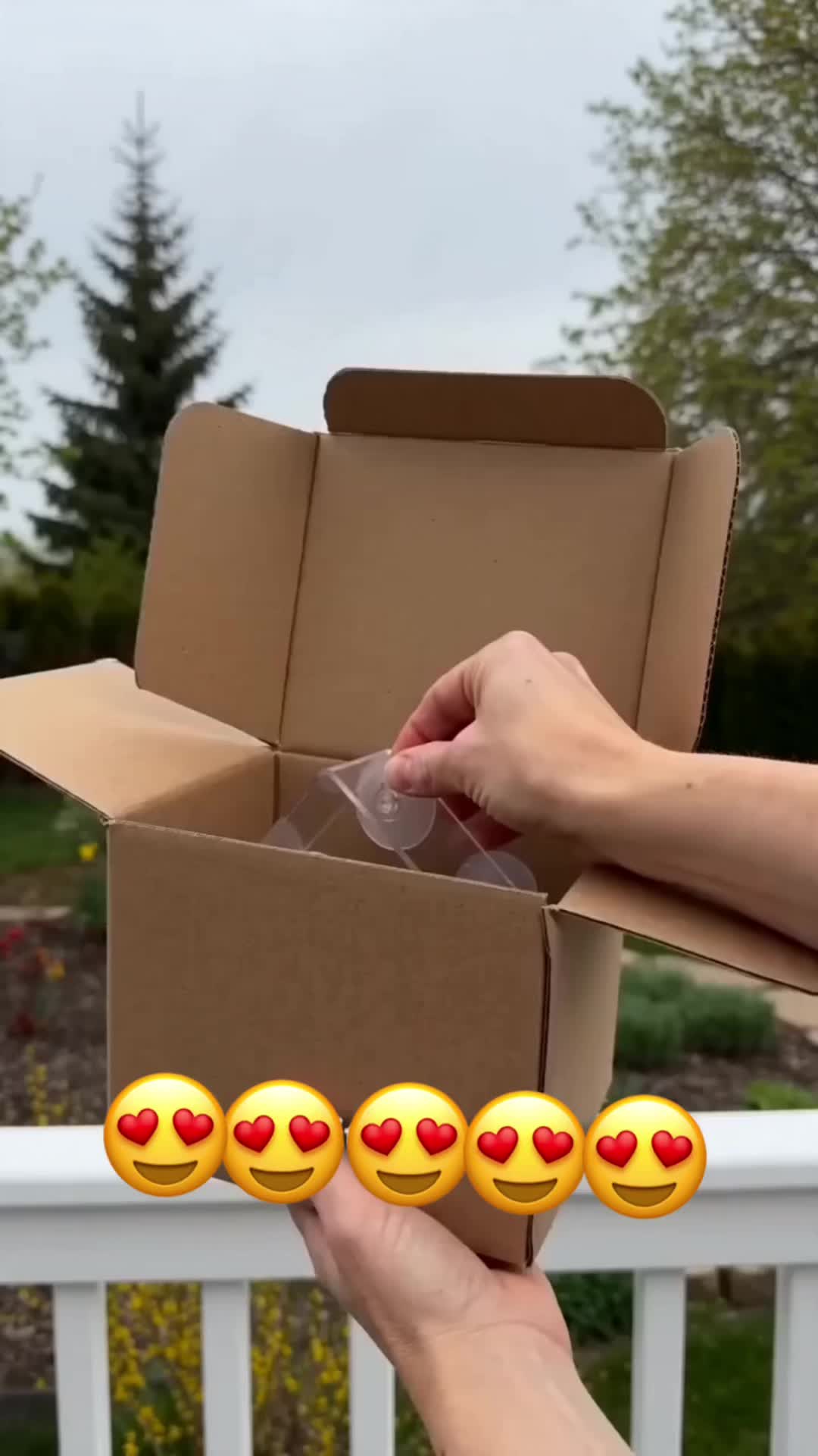 @LuckyPaws