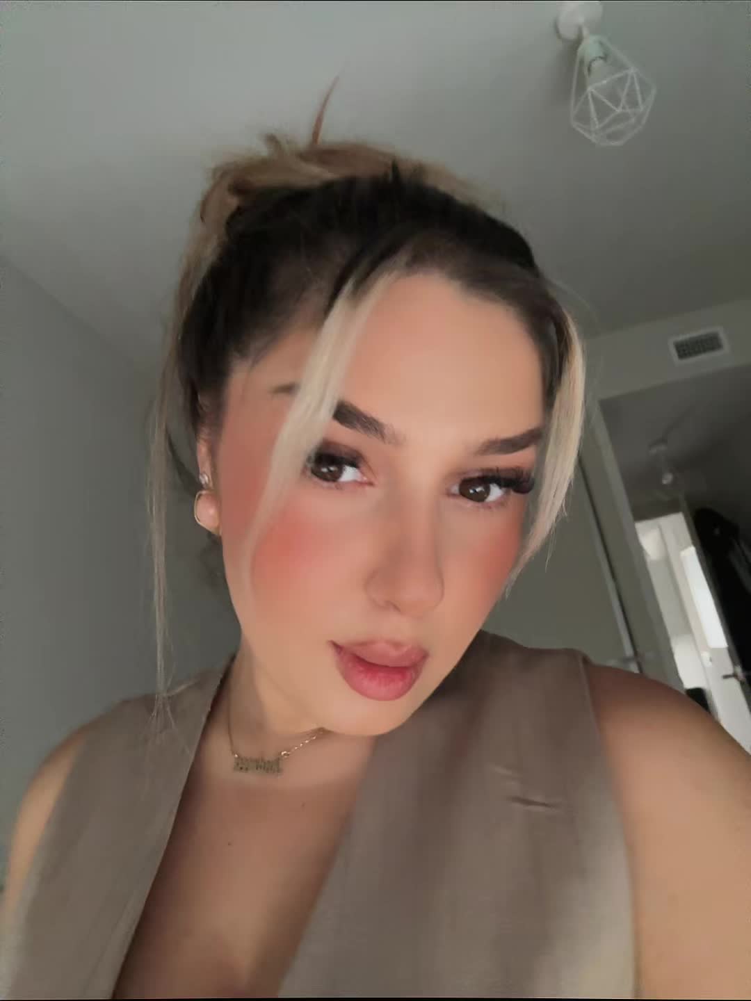 @𝑨𝒏𝒅𝒓𝒆𝒆𝒂 𝑴𝒂𝒓𝒈𝒐𝒊