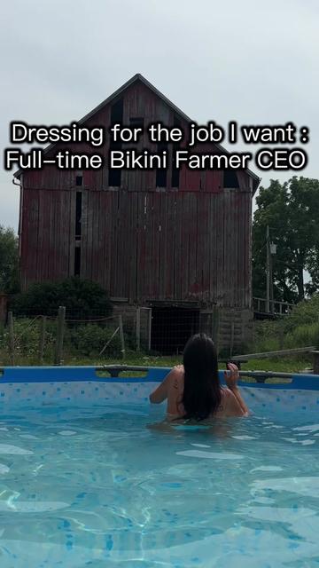 @Leone_The Bikini Farmer