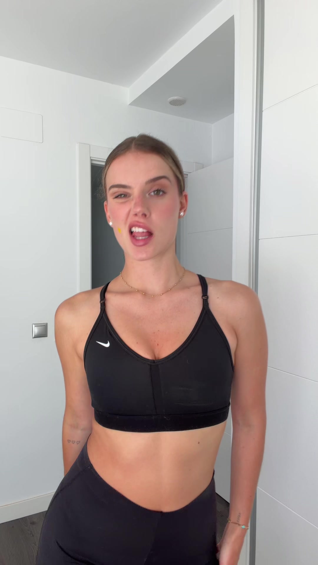 @LIA SIKORA