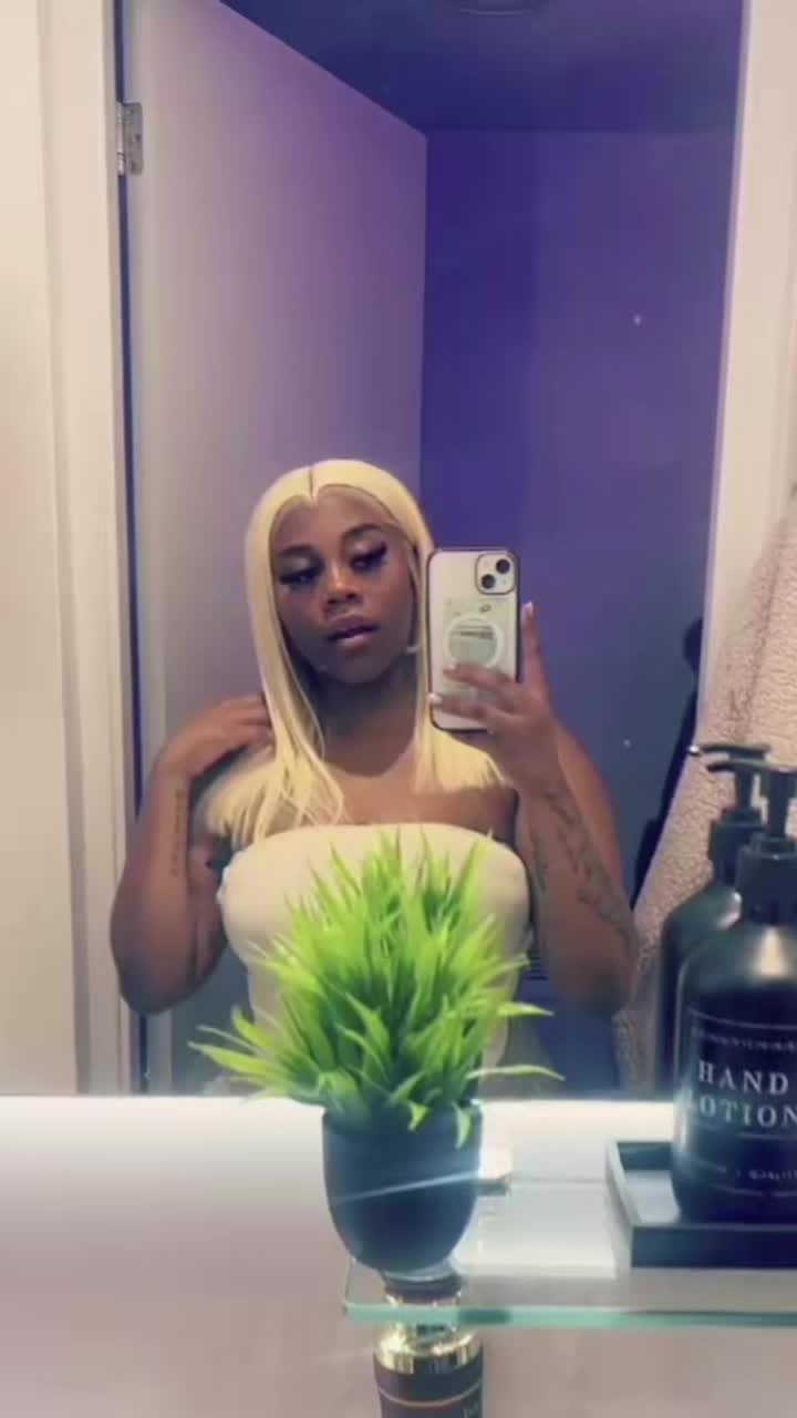 @𝐓𝐀𝐍𝐈𝐒𝐇𝐀🖤