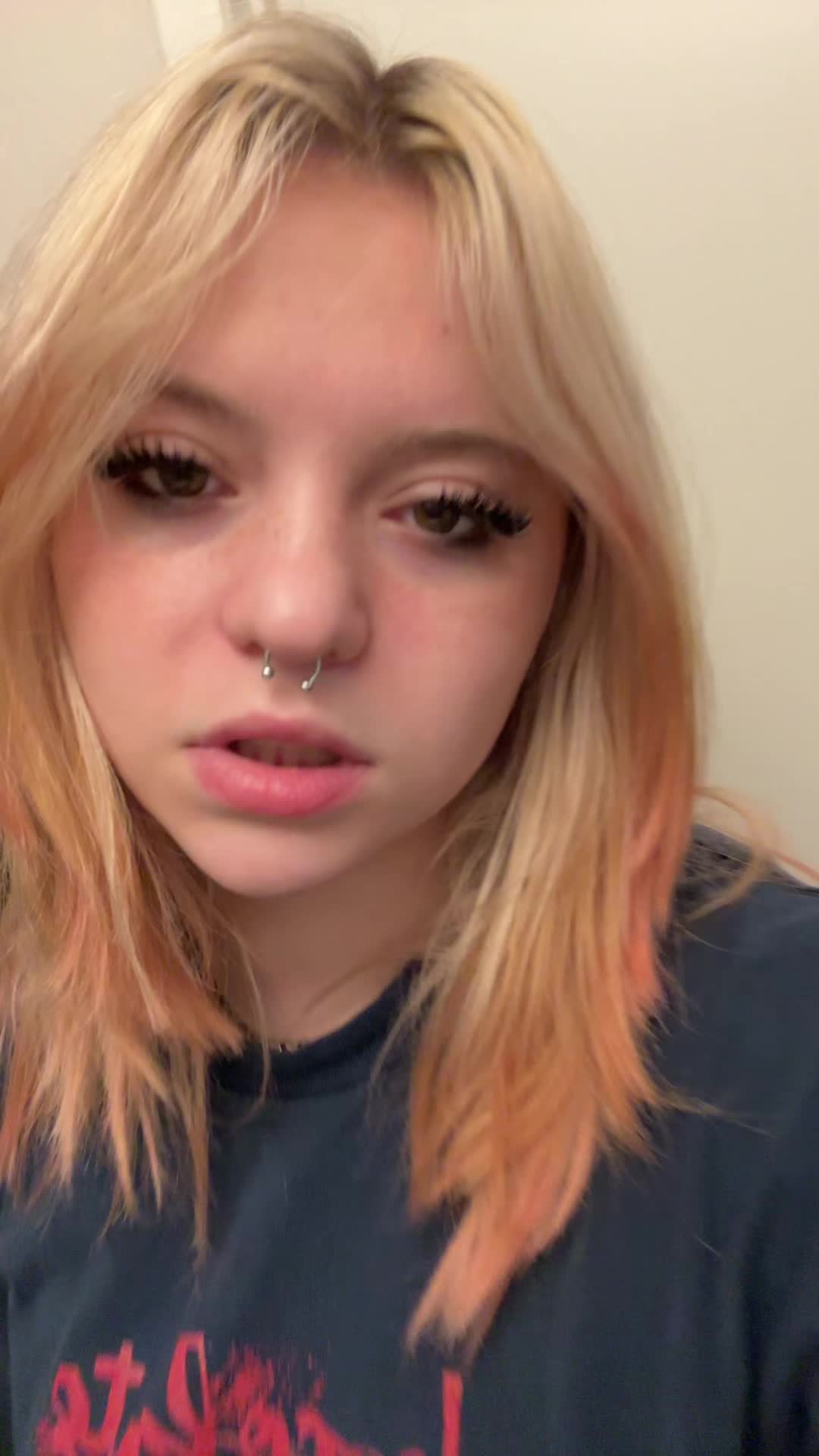 @:3