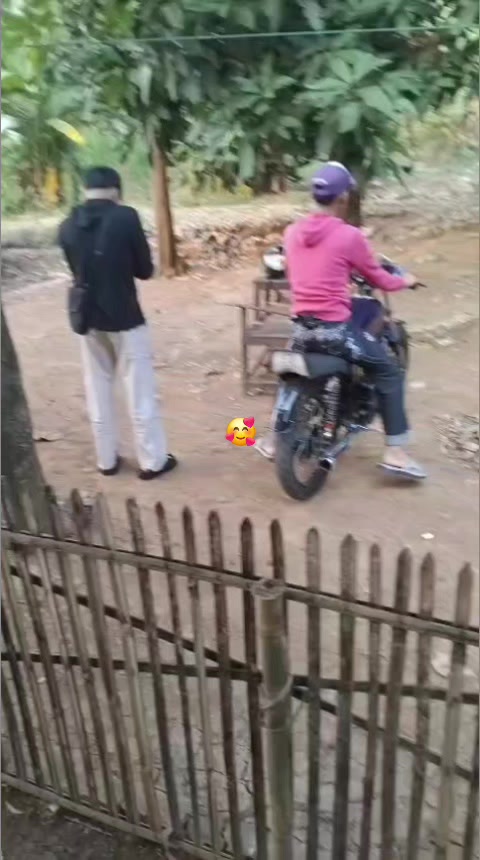 @๐๐๐ก๐ ๐ญ๐ก๐ ๐๐ฌ๐ญ๐ซ๐ข๐๐