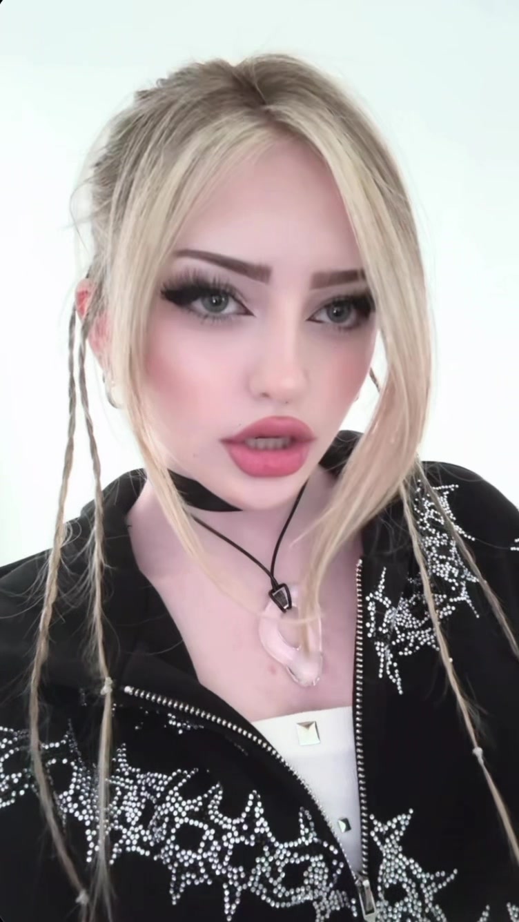 @themadisonreese