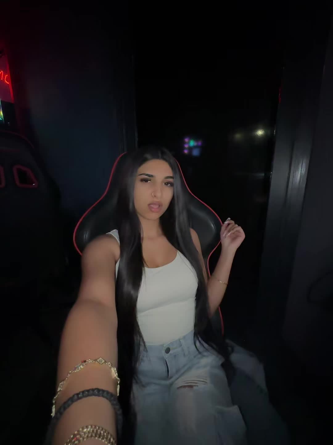 @ℰ