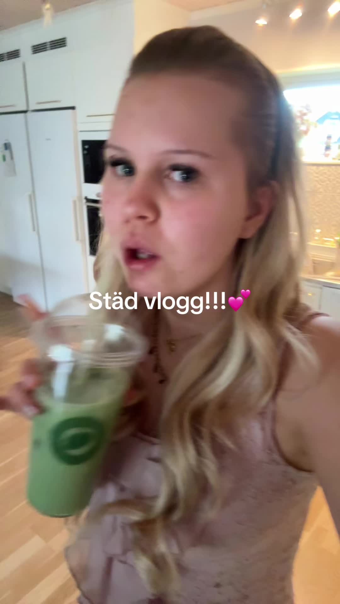 @Holly🛍️🥥🥂