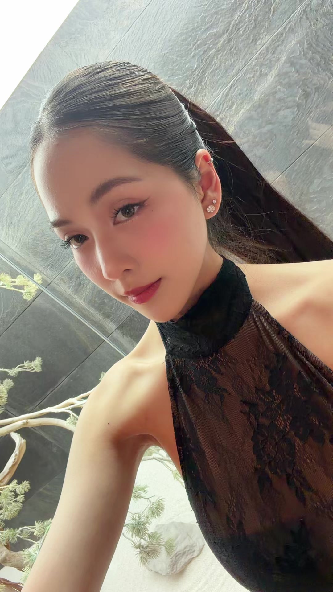 @。◕‿◕。