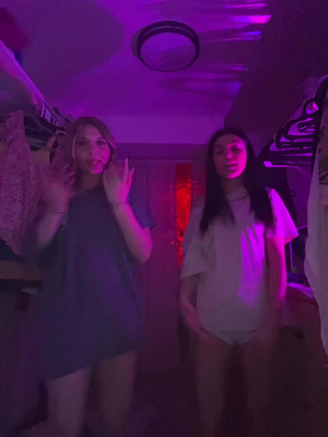 @bella