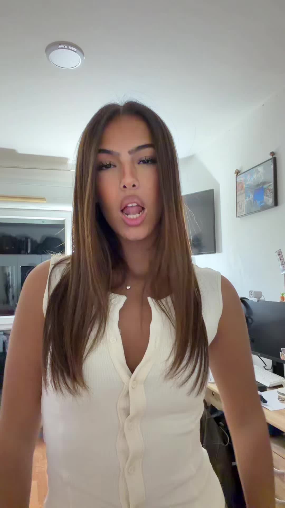 @mariatuconnais