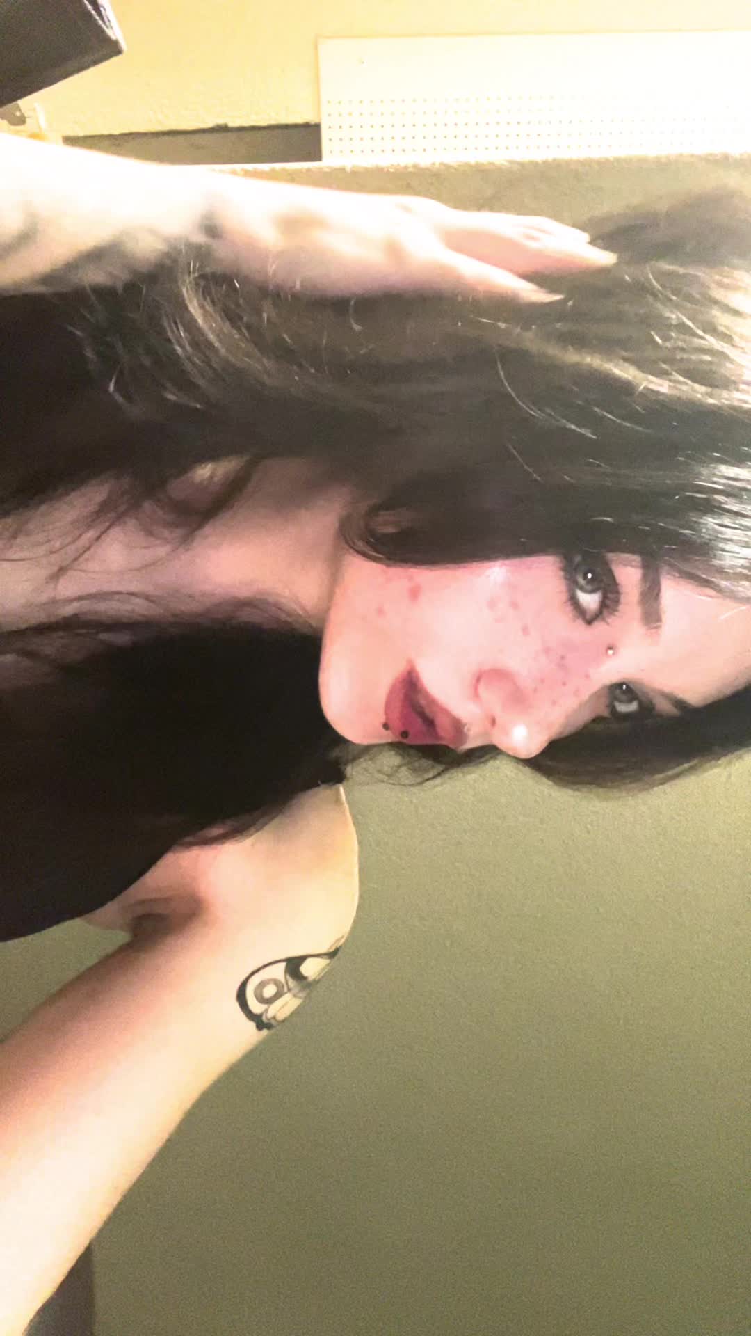 @shwushdbsjs