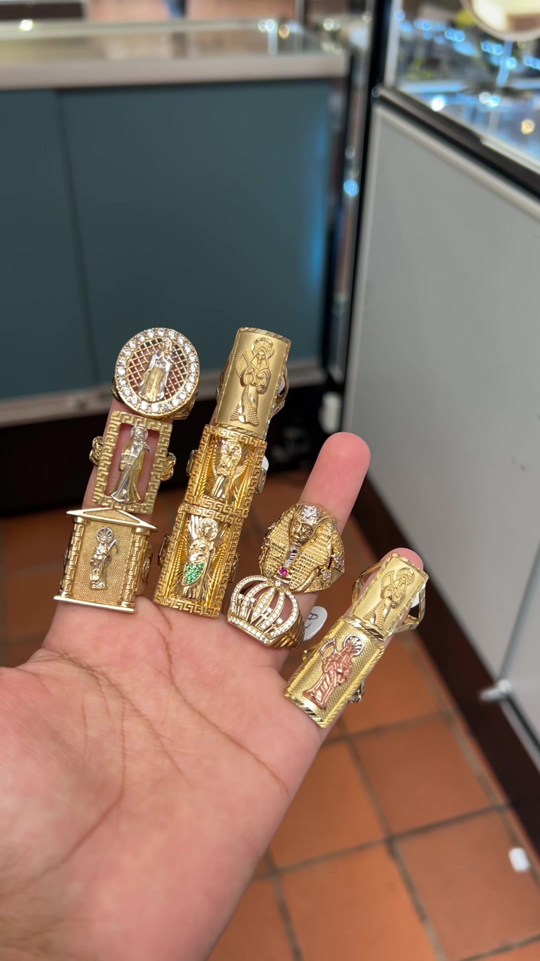 @AliJewelers