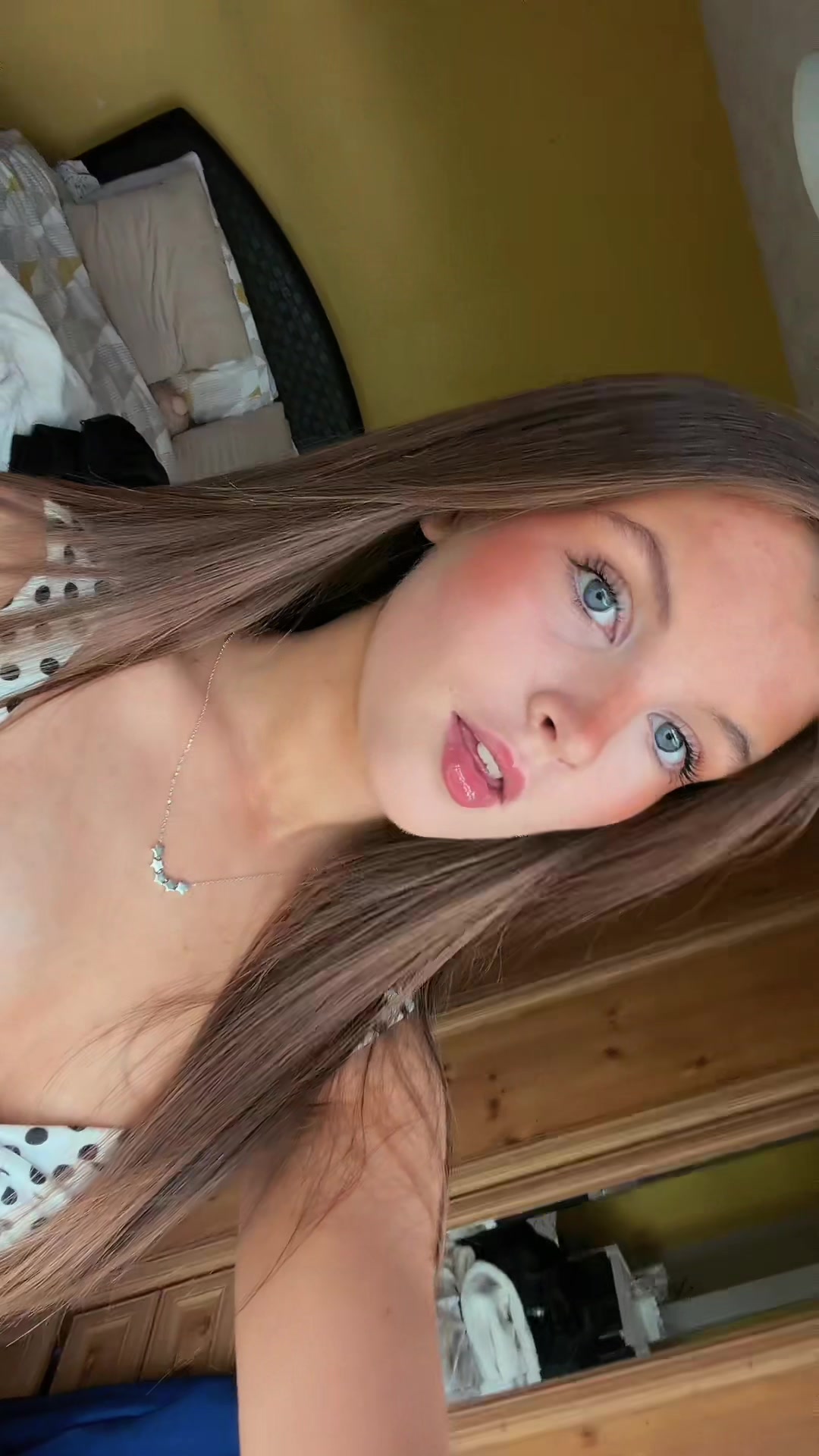 @orla n&iacute; dhu&iacute;ne 🤍🌼
