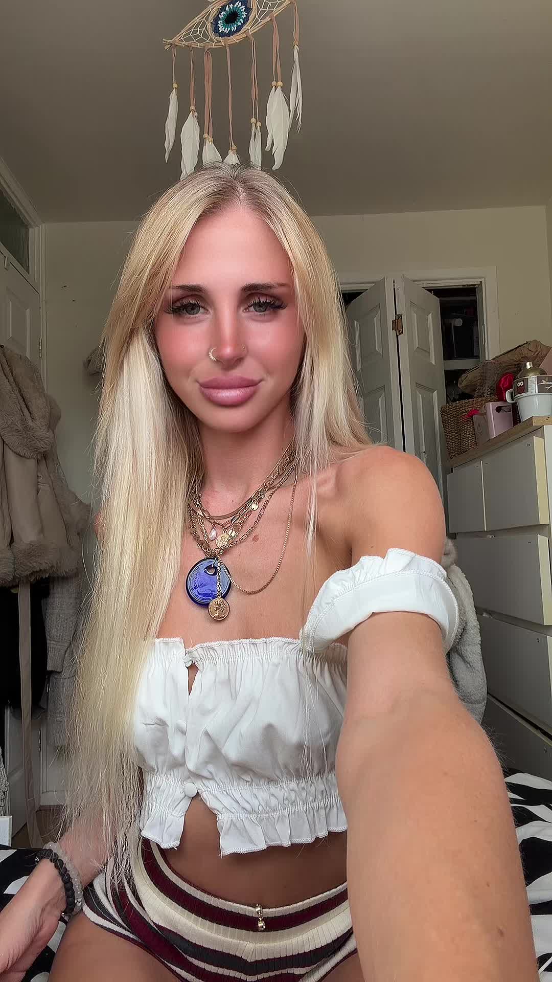 @Amslouxox