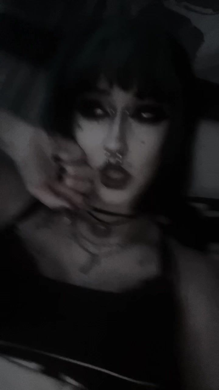 @𝔰𝔦𝔯𝔦𝔰 𓋹🧟&zwj;♀️ ݁ ˖ִ