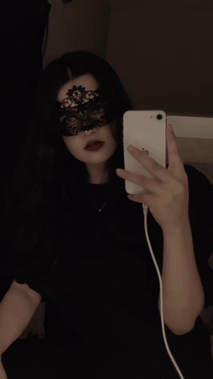 @Hassena🖤🕊️