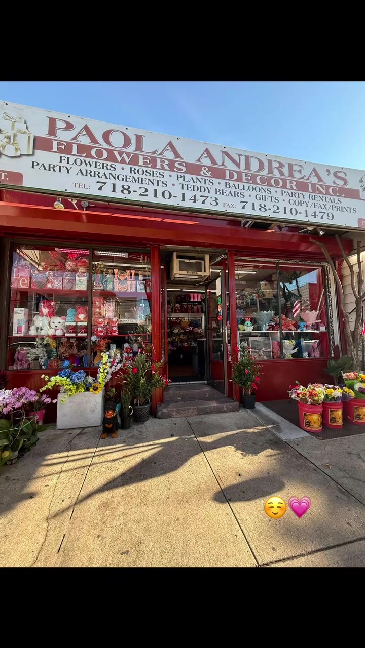 @Paola Andrea's Flowers