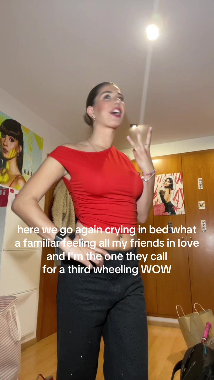 @júlia