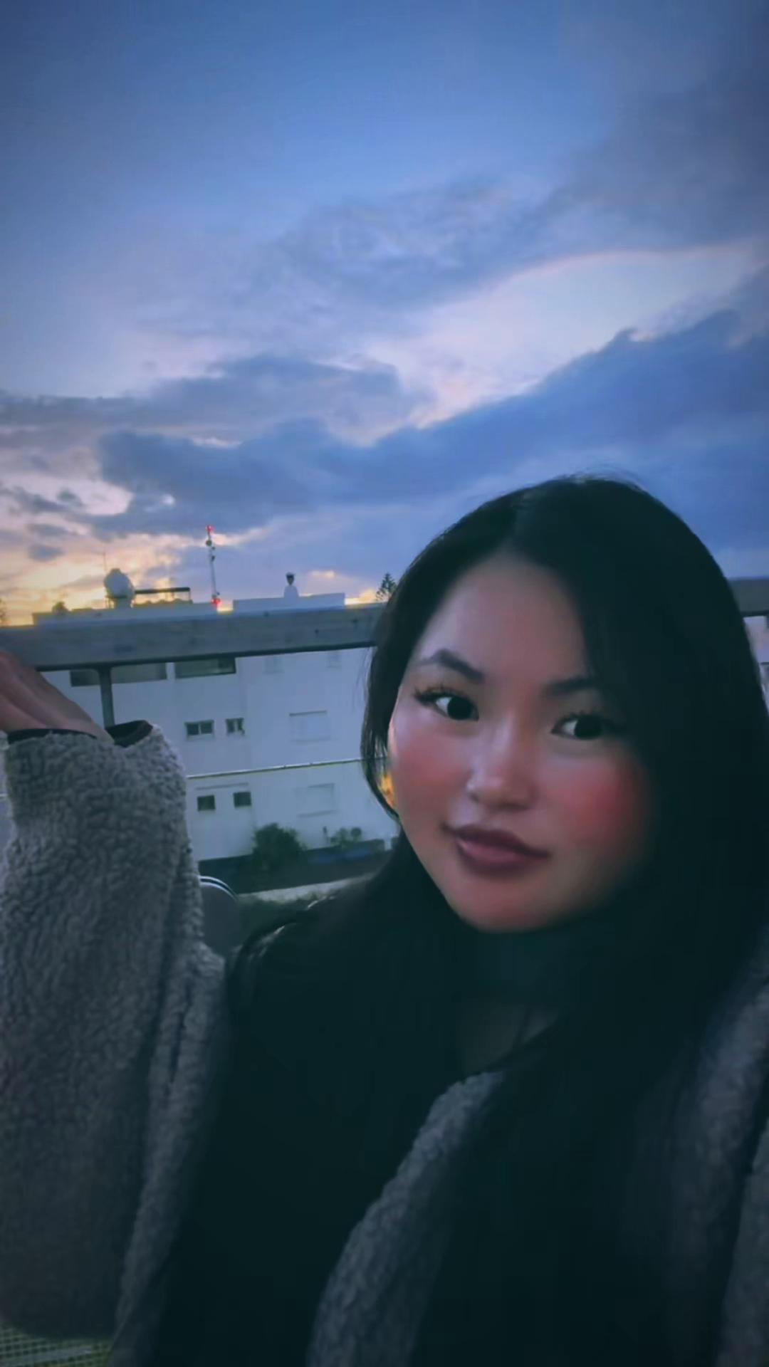 @🖤