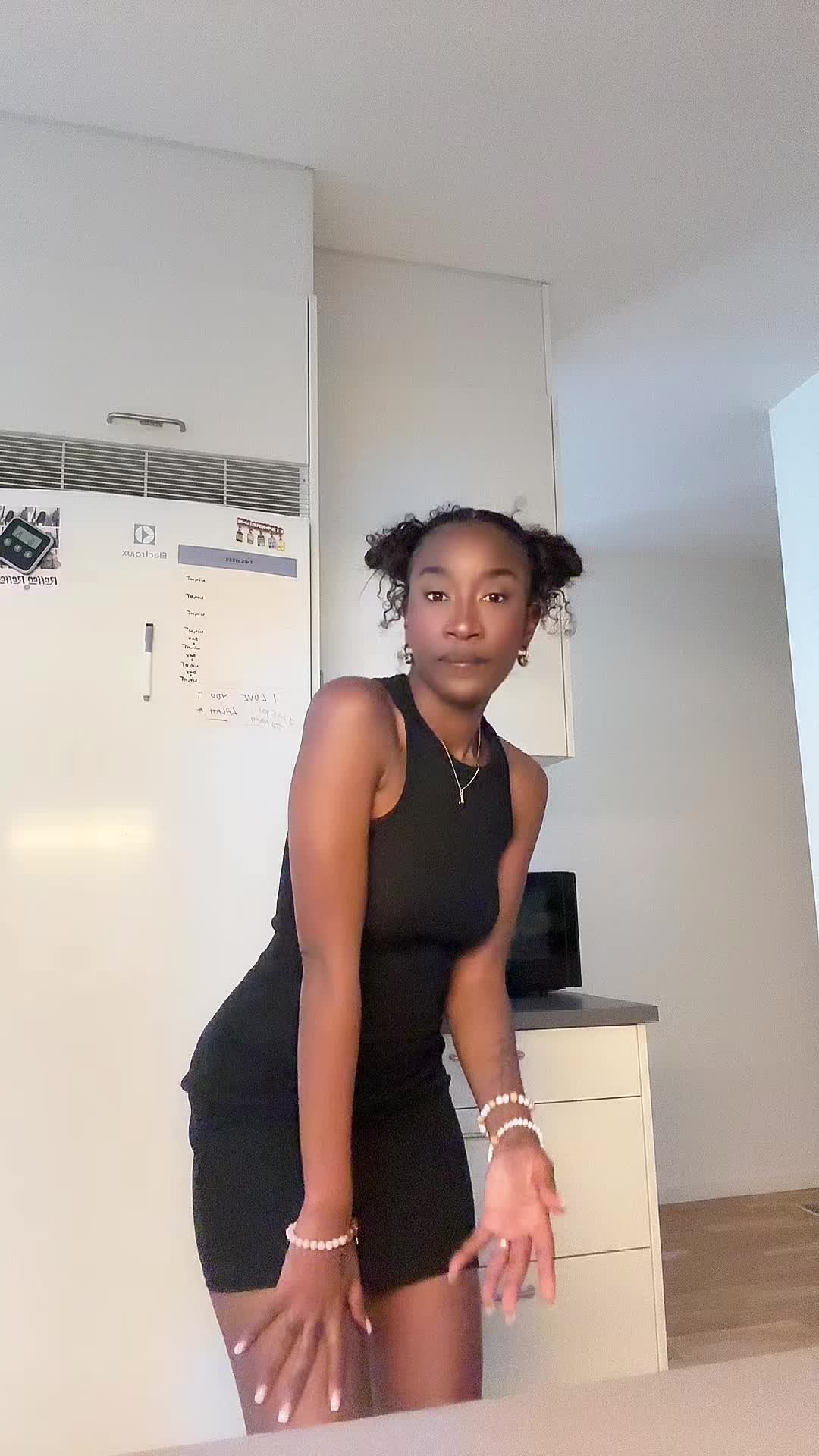@Lolah_CheckWithJuliet💰