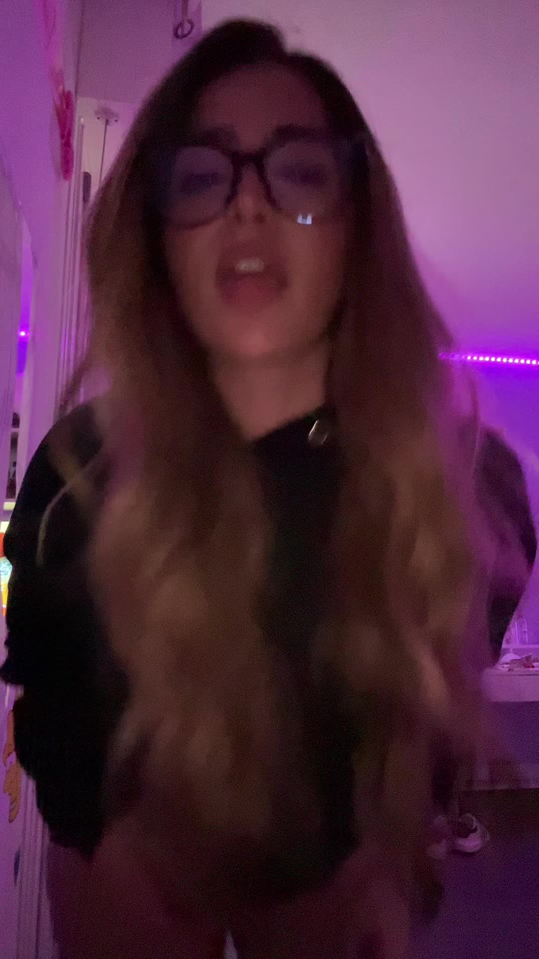 @J4D€