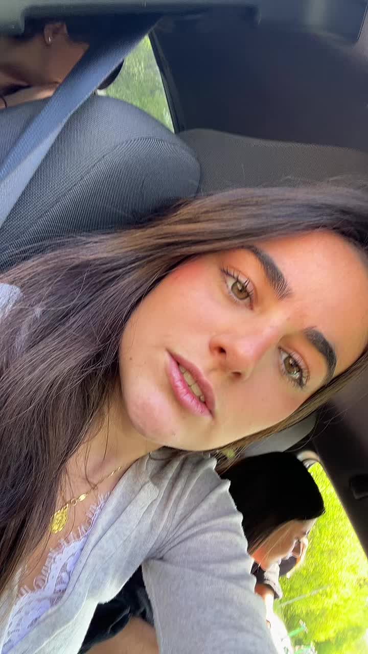 @elenaluugo