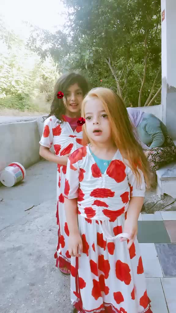 @😘çağla😘cemre👩👧