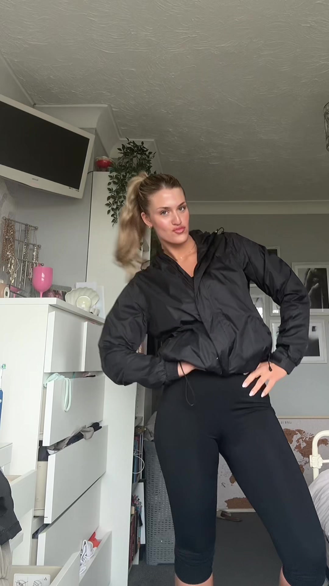@Elladavenportt
