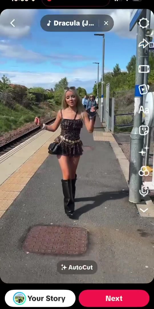 @𝐜𝐚𝐫𝐥𝐚𝐡𝐨𝐥𝐦𝐞𝐬𝐱