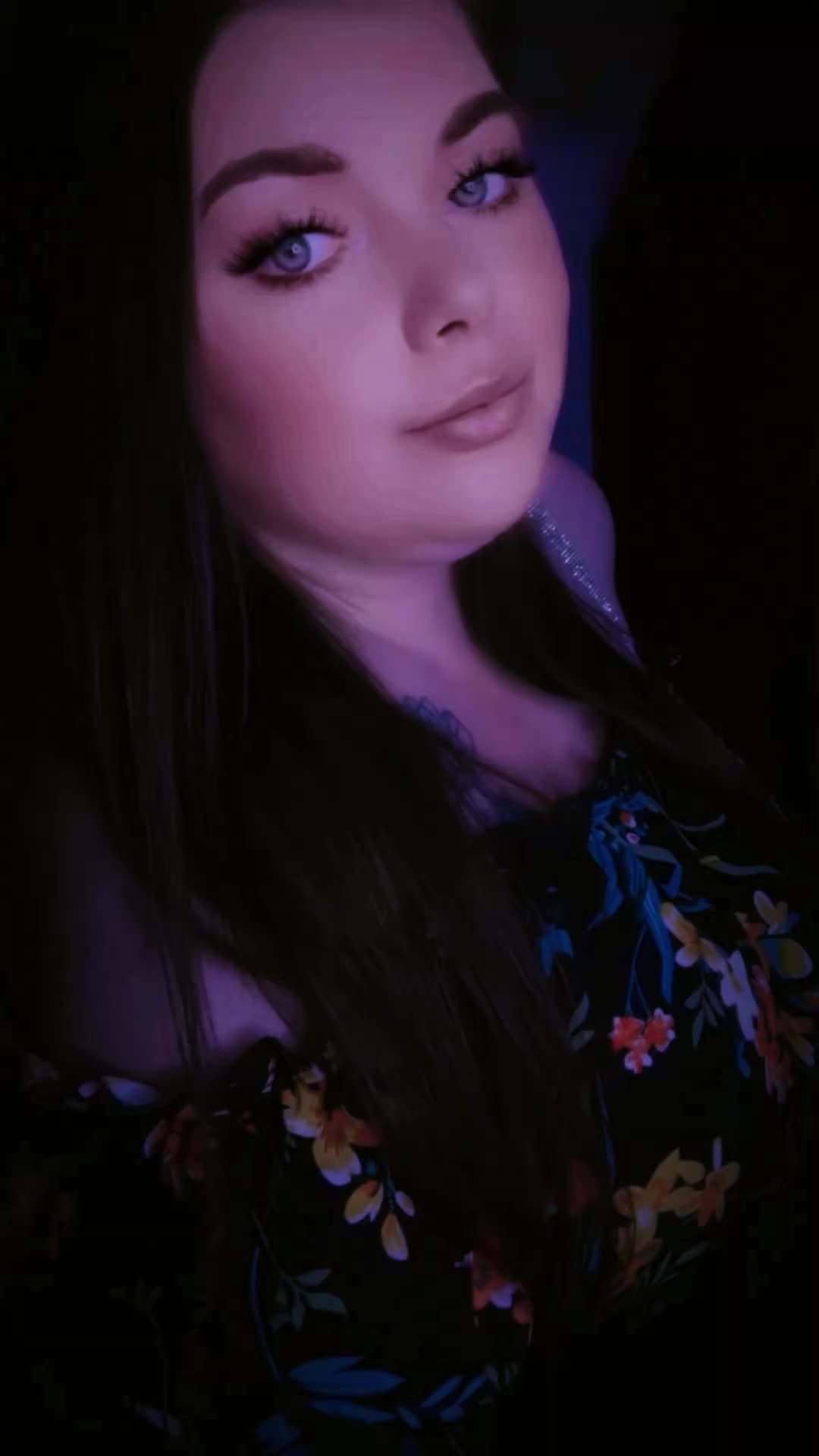 @🍒𝒮𝒽𝒶𝓃𝒶 ~𝓁o𝓊𝒾𝓈𝑒🍒