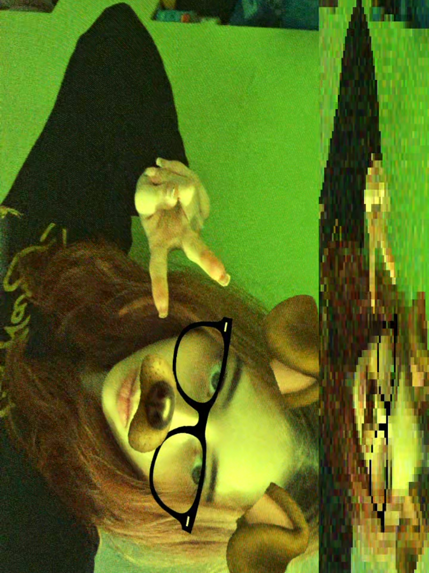 @𝓴𝓲𝓼𝓼 𝓶𝒆 ♰