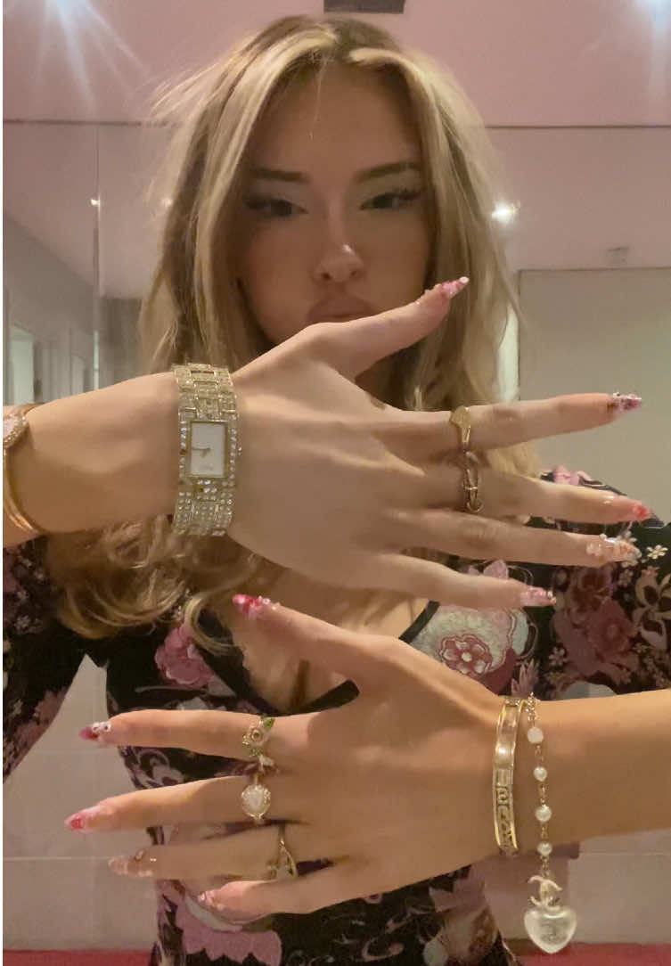 @𝙹𝚞𝚕𝚎𝚜 𝚁𝚑𝚘𝚍𝚎𝚜🦢