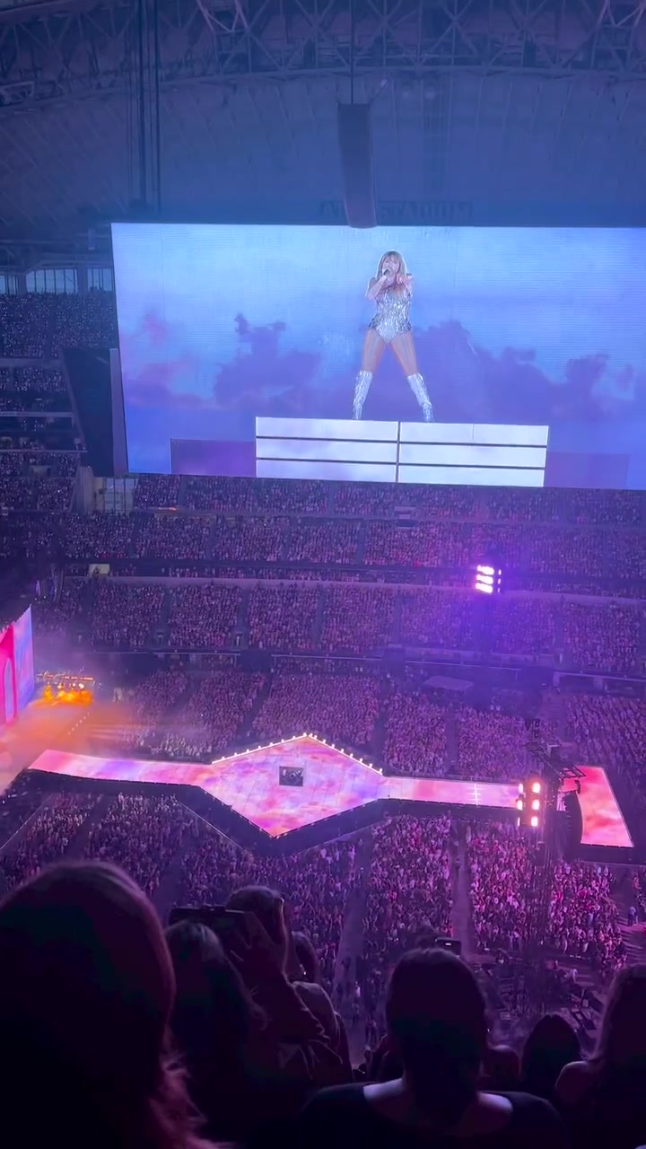 @𓂃꙳⋆videos from the eras tour