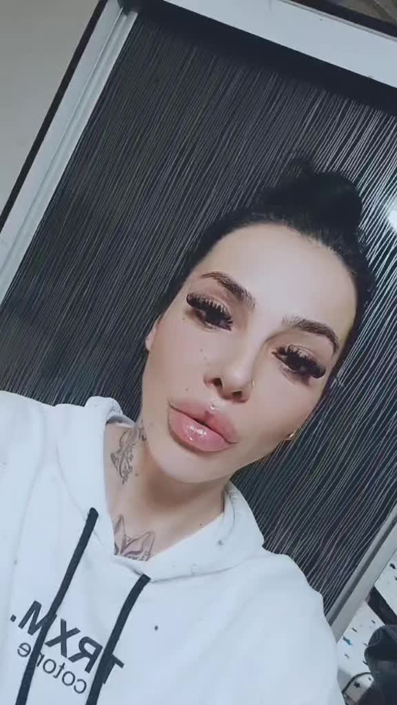 @Romanschy Monica Nikol
