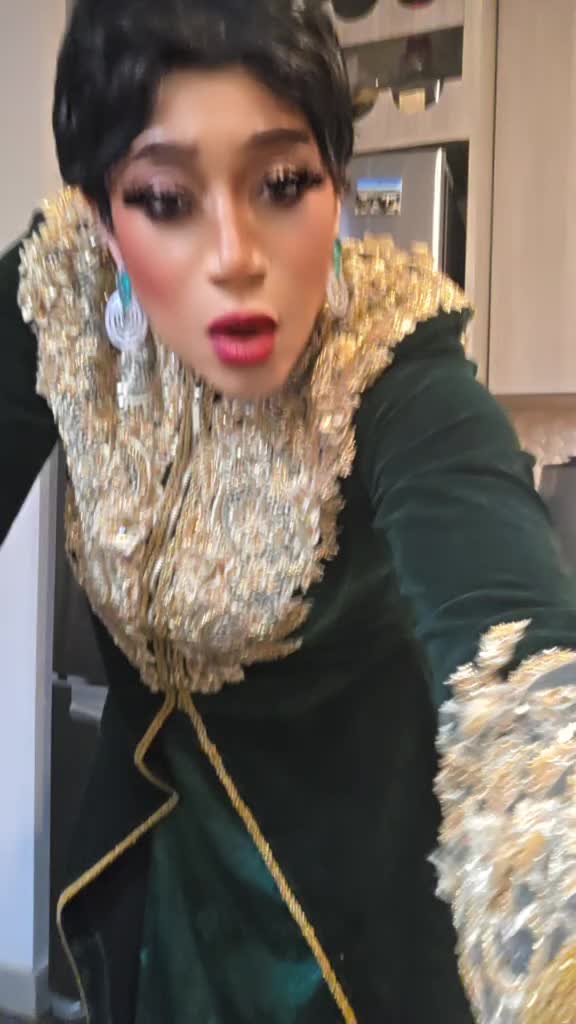 @Demi