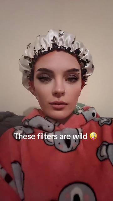@Chloe Sky 👽🖤🧝🏻♀️
