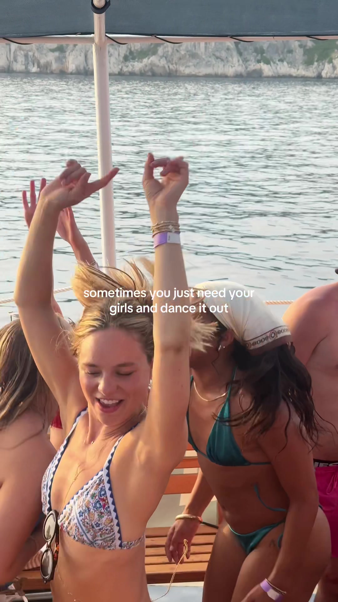 @Out To Sea - Split Boat Party