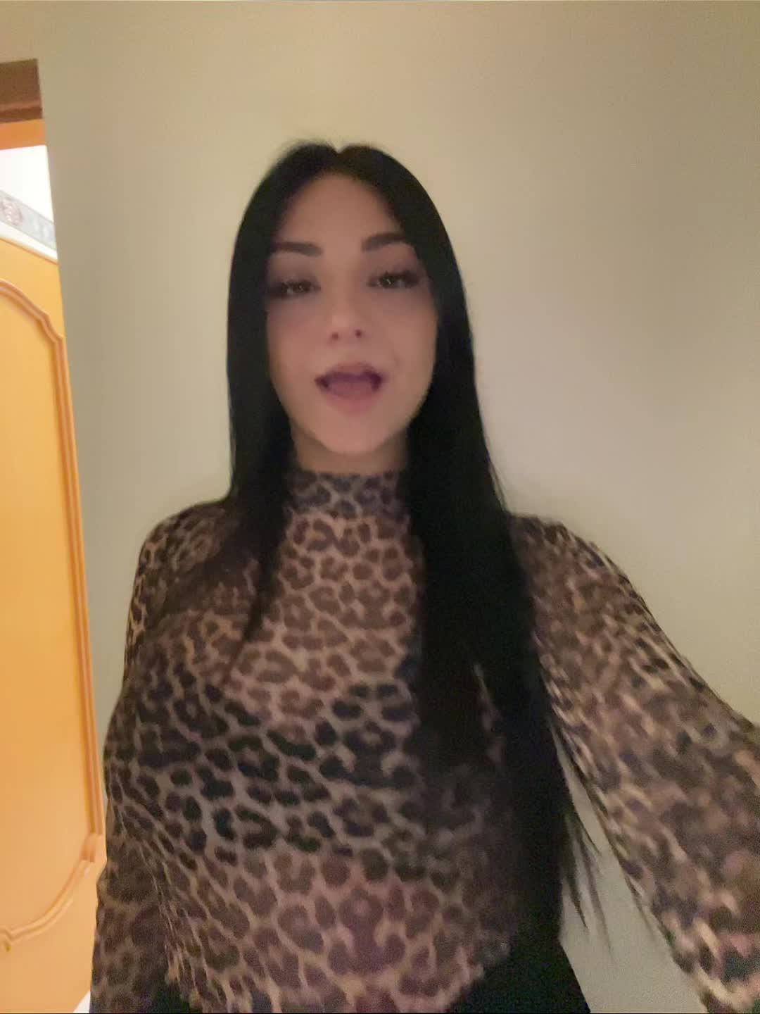 @Paola 🦂