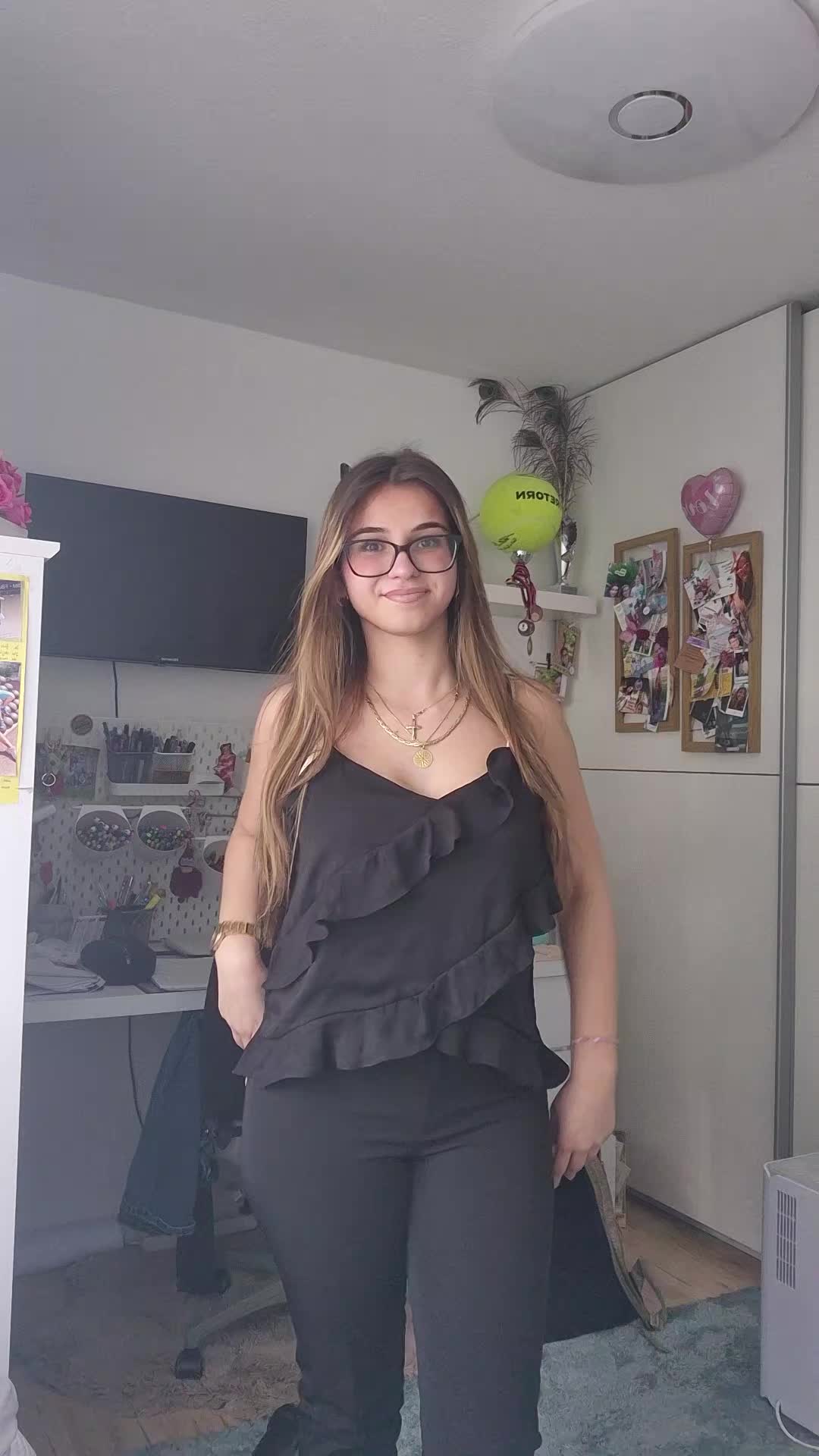 @𝒗𝒆𝒓𝒐𝒏𝒊𝒌𝒊_