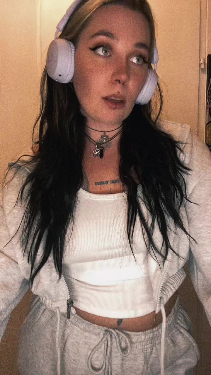 @Chrissy 🔮🕉