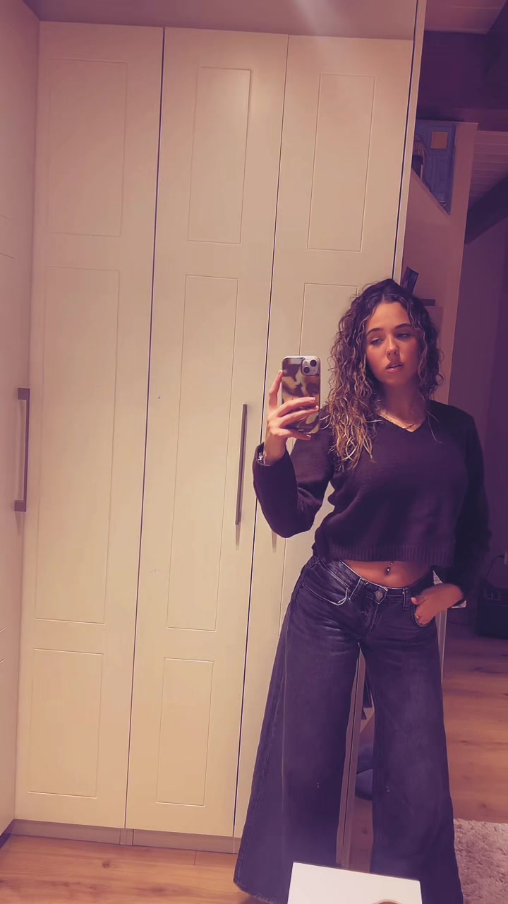 @adrianafernnaandez