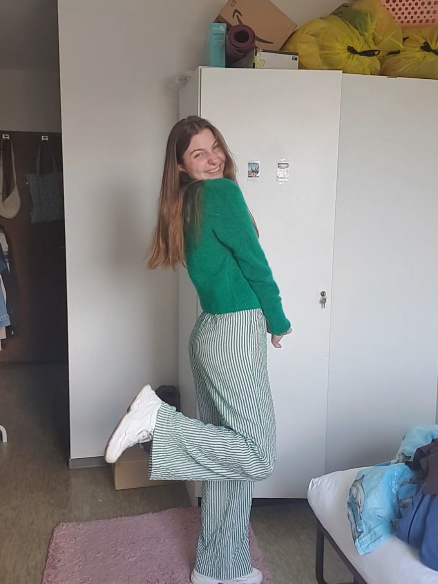 @𝐅𝐞𝐞