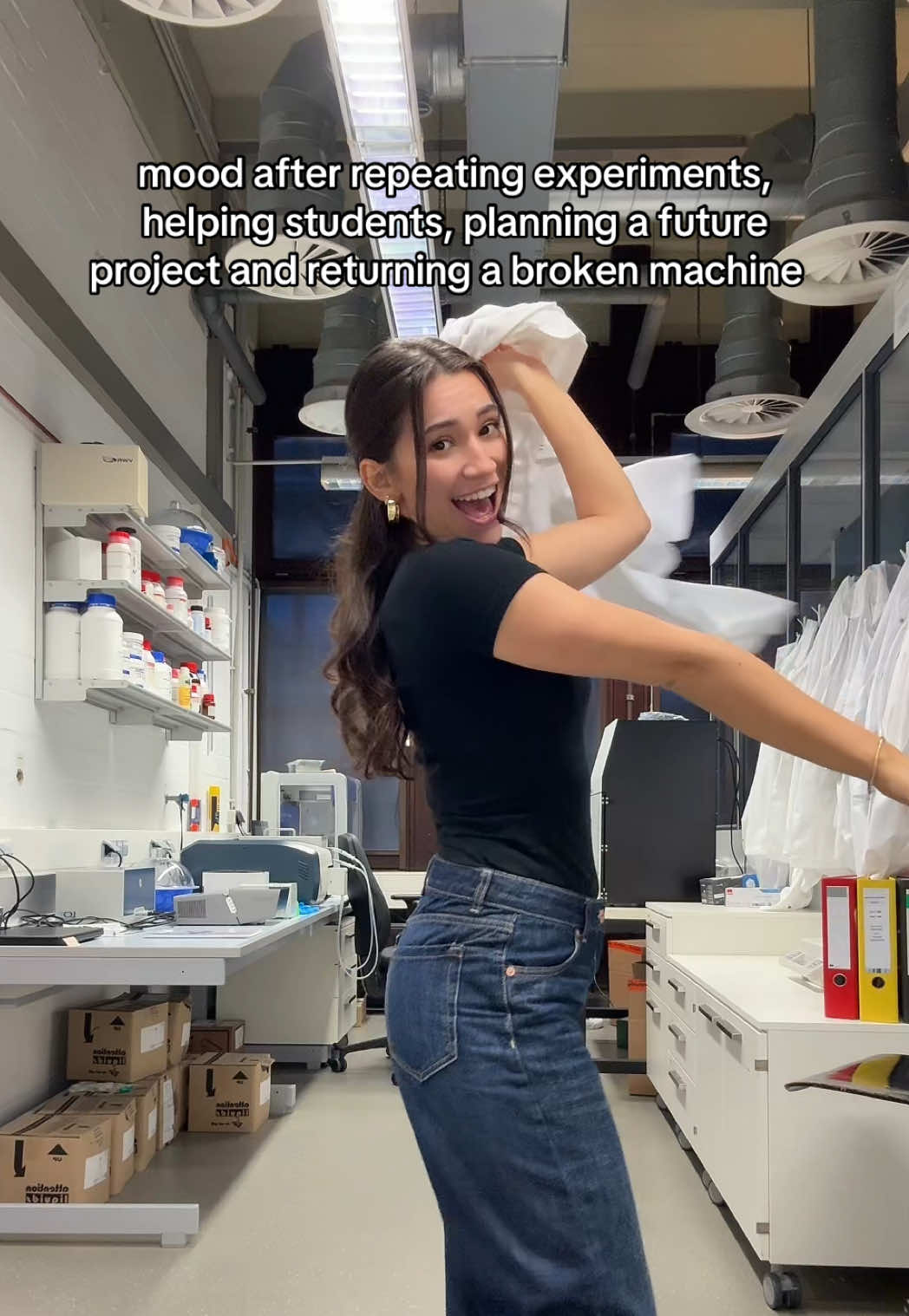 @Emilia the Chemist👩🏽🔬💃