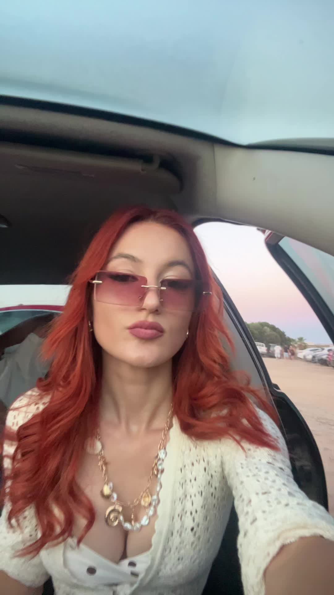 @👩🏼🦰