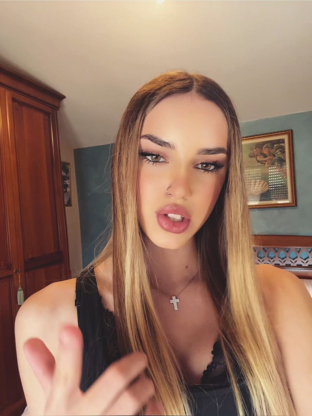 @lonatierika_