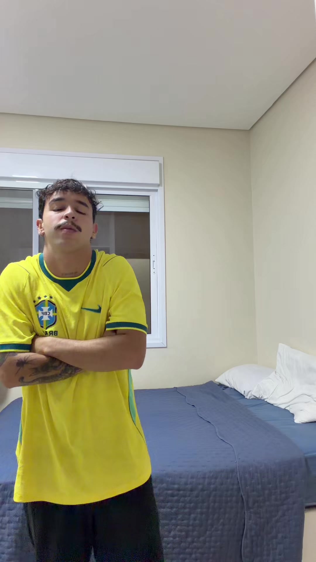 @uailazaro