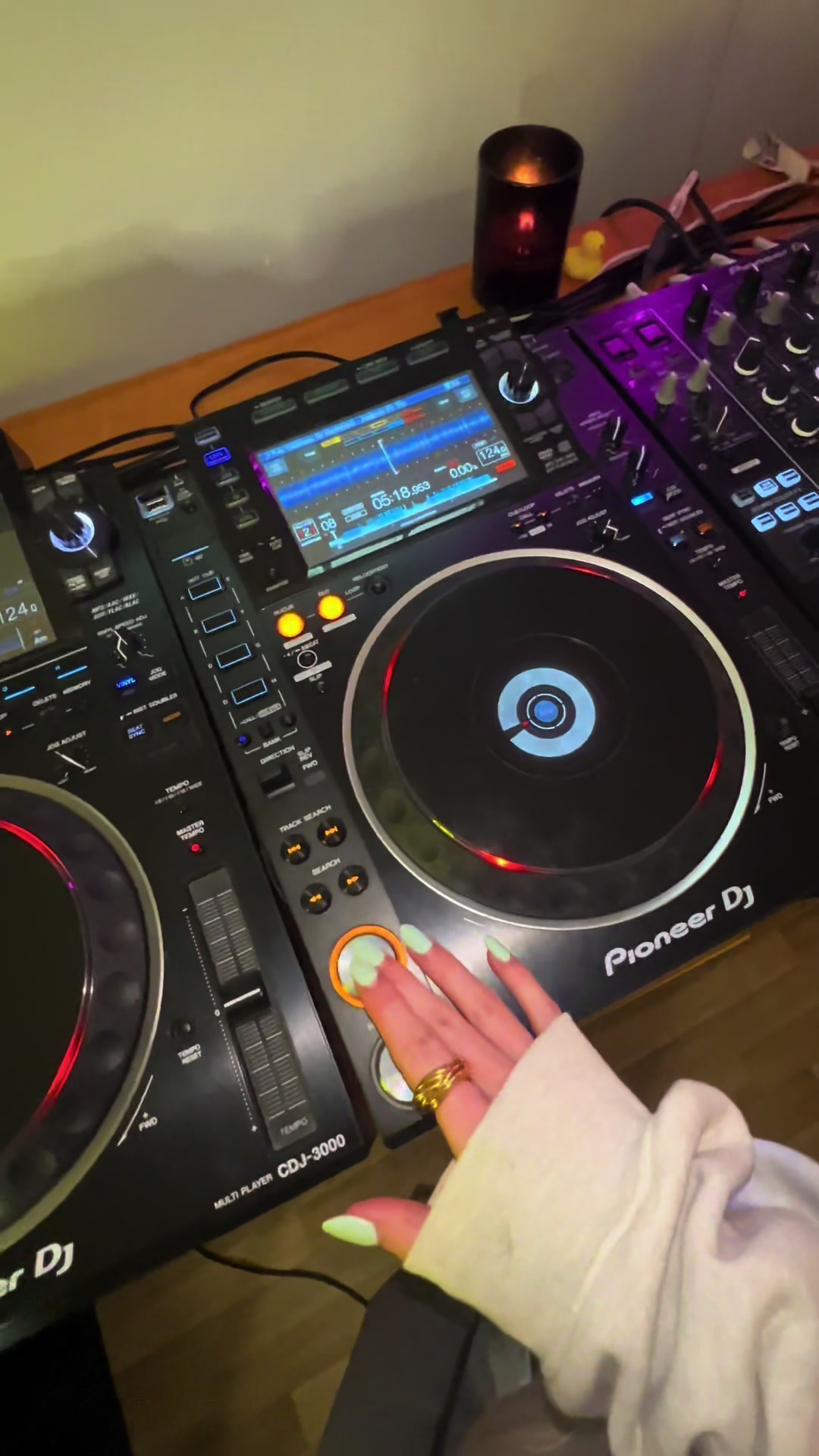 @AmyElleDJ