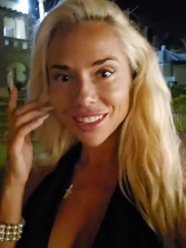 @BlondiFox