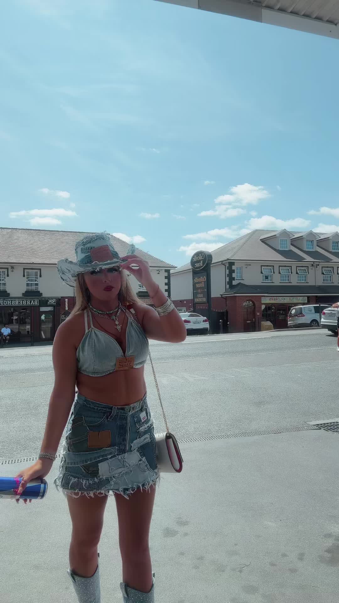 @ℬ𝓁𝒶𝒸𝓀𝒶𝓃𝓃𝓈𝒷𝒾𝒹𝒹𝓎😚