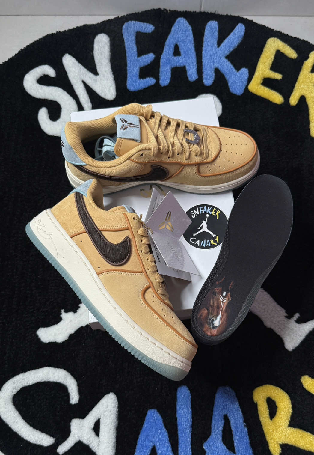 @Sneaker_canary